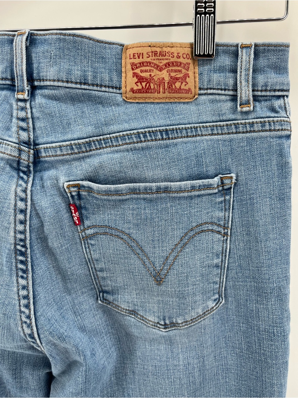 Levi’s Classic Bootcut Jeans Women’s Size 8 Medium Wash Stretch Denim 30” Inseam - Picture 6 of 11